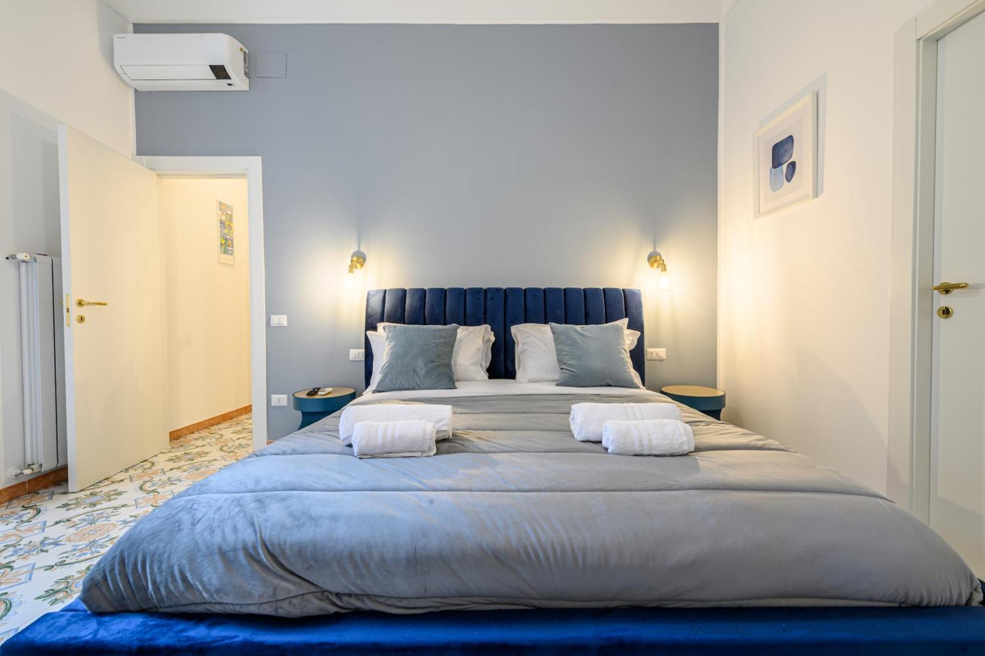 Guest House 121 Charming Apartment Napoli Ngoại thất bức ảnh