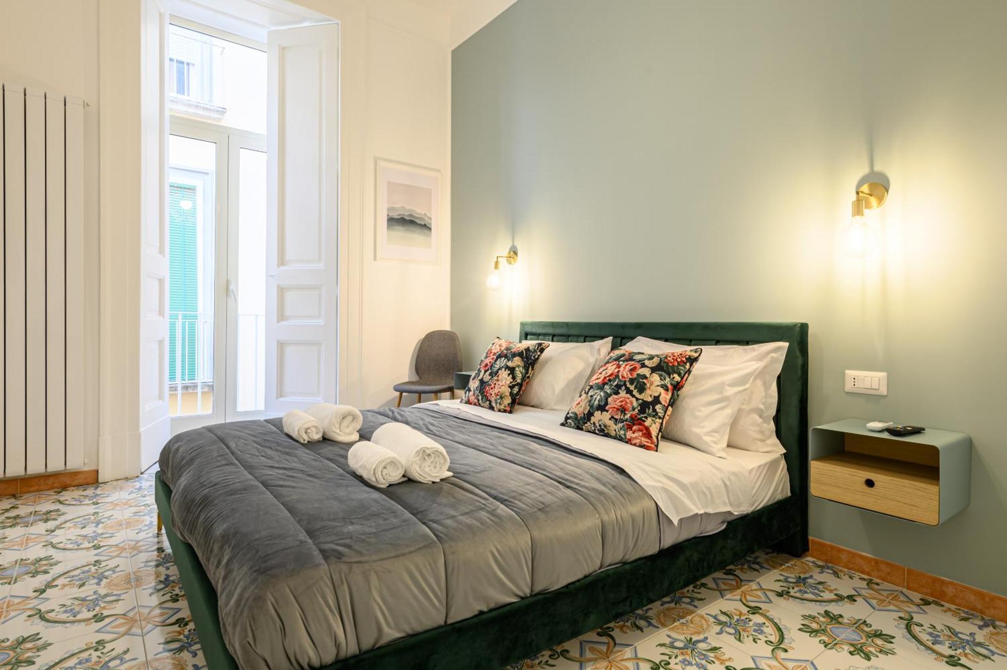 Guest House 121 Charming Apartment Napoli Ngoại thất bức ảnh