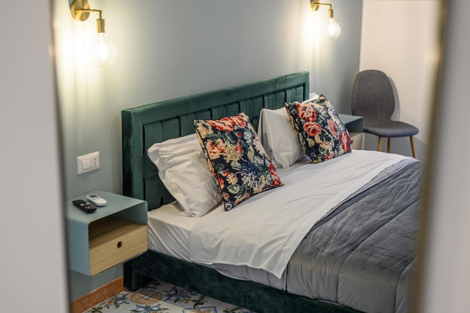 Guest House 121 Charming Apartment Napoli Ngoại thất bức ảnh
